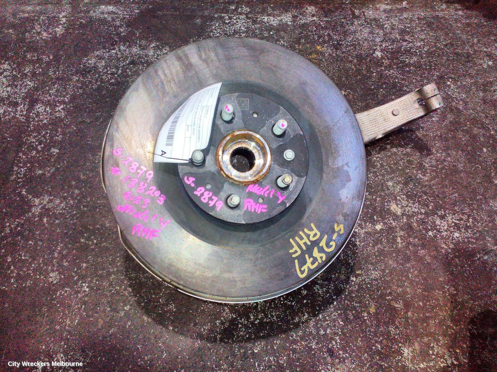 TESLA MODEL Y RIGHT FRONT HUB ASSEMBLY, 1ST GEN, AWD, DUAL MOTOR TYPE, 03/2022 ONWARDS - Image 2