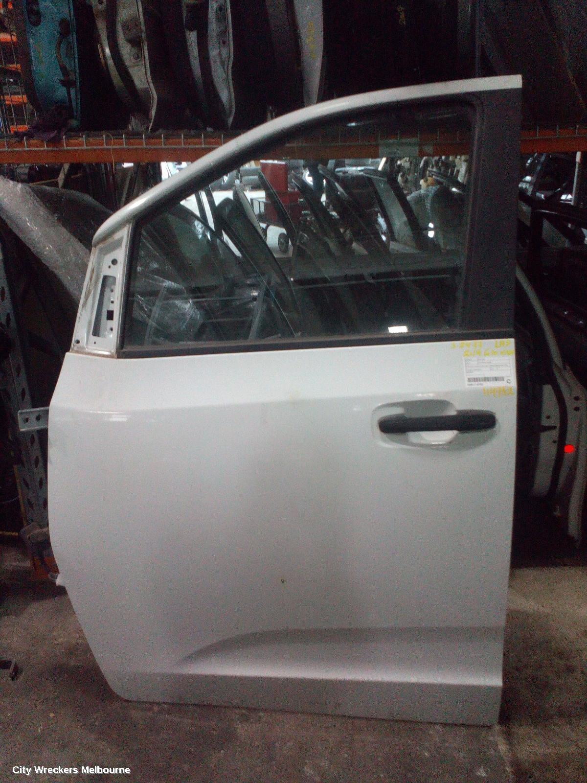 LDV G10 LEFT FRONT DOOR, SV7A/SV7C, WAGON/VAN, NON CHROME MOULDING TYPE, 04/2015 ONWARDS - Image 1