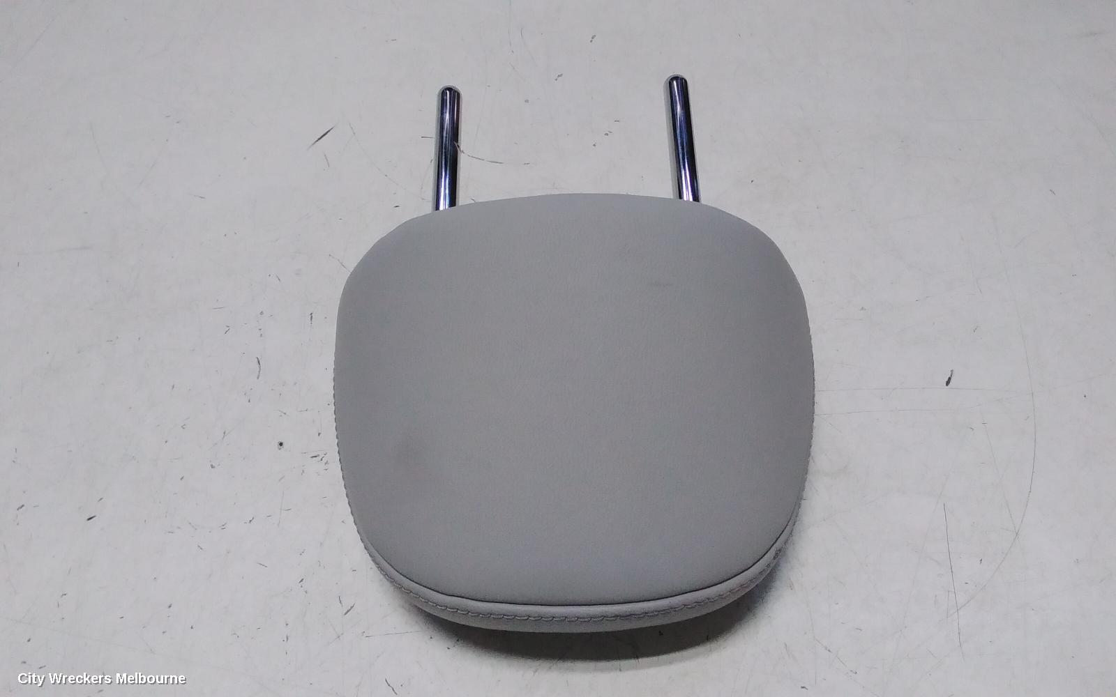MITSUBISHI OUTLANDER HEADREST, RH REAR 2ND ROW, LEATHER, LIGHT GREY, ZM, 08/2021 ONWARDS - Image 1