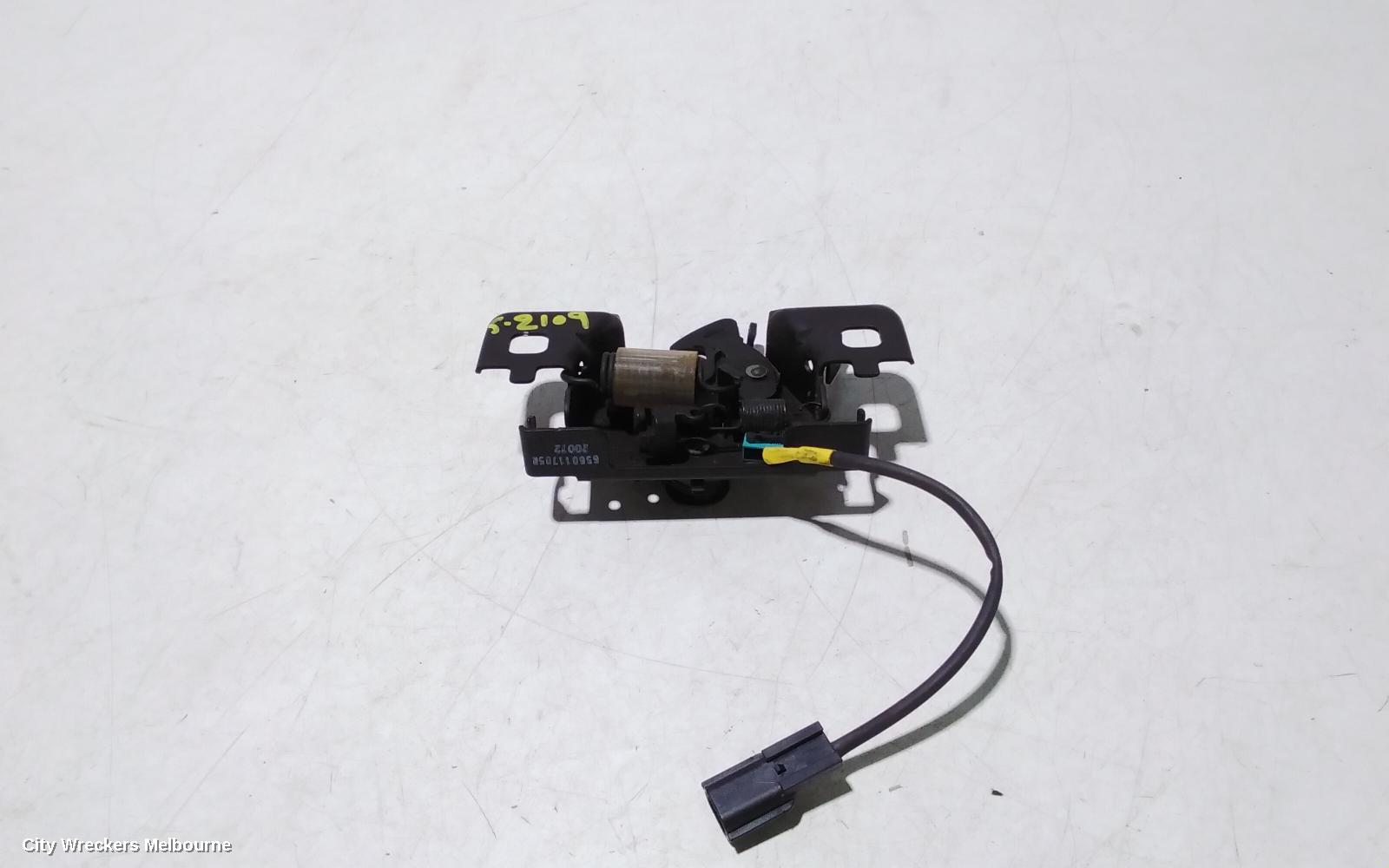MITSUBISHI EXPRESS BONNET LOCK/SUPPORT, SN, 03/2020 - 12/2022 - Image 1