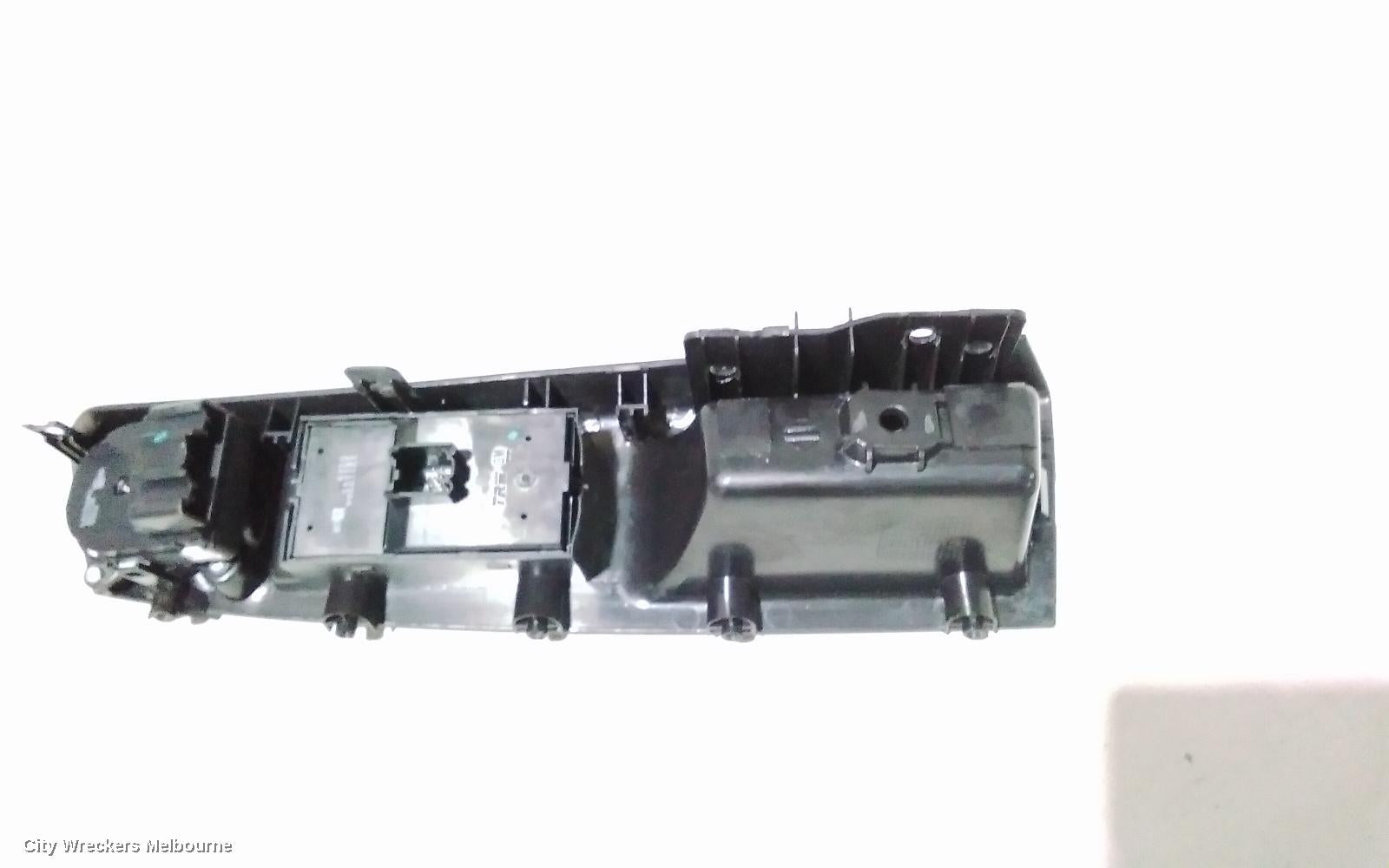 HOLDEN CRUZE PWR DR WIND SWITCH, RH FRONT (MASTER SWITCH), JG, 03/2009 - 02/2011 - Image 3