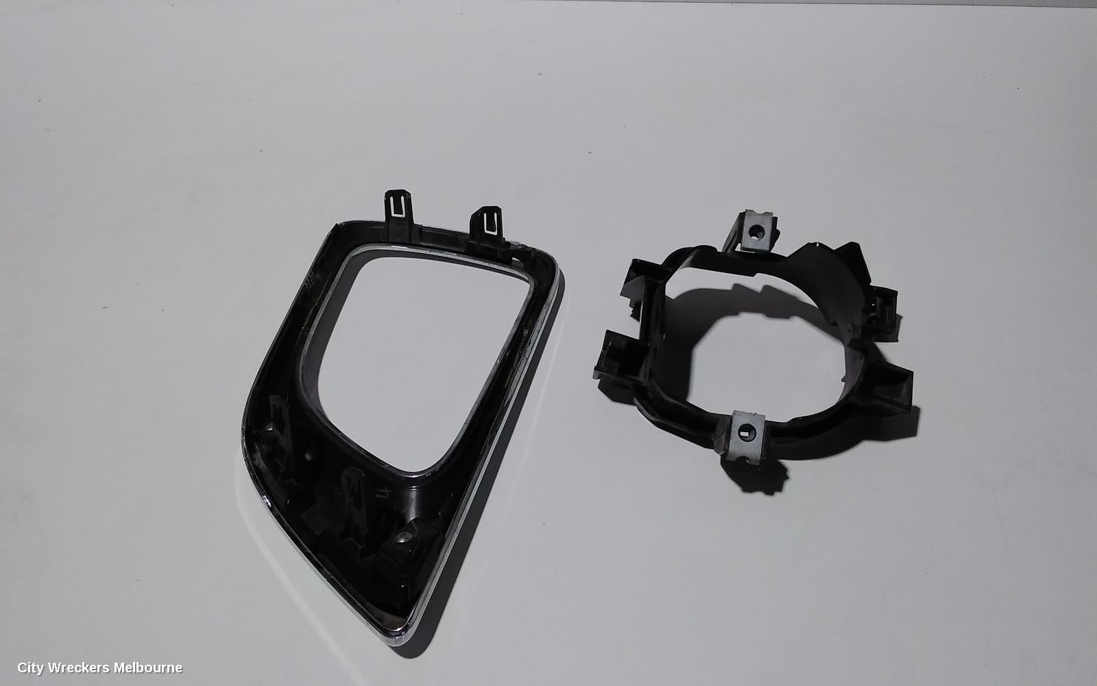 NISSAN NAVARA LEFT INDICATOR/FOG/SIDE, NP300, FOGLAMP SURROUND MOULDING (CHROME), 05/2015 - 11/2020 - Image 3