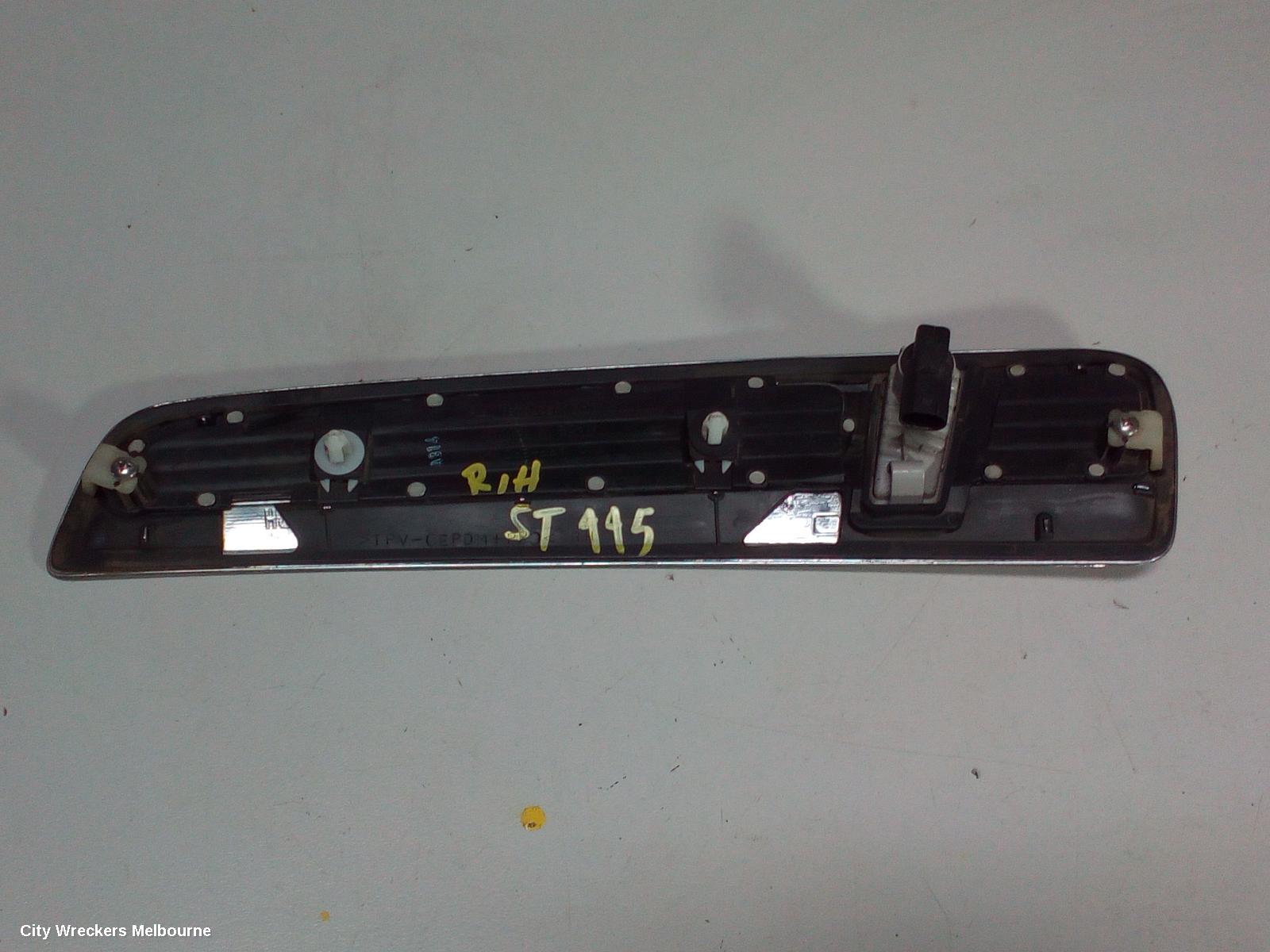HOLDEN COMMODORE RIGHT INDICATOR/FOG/SIDE, GUARD FLASHER (REPEATER), VF, 05/2013 - 12/2017 - Image 3