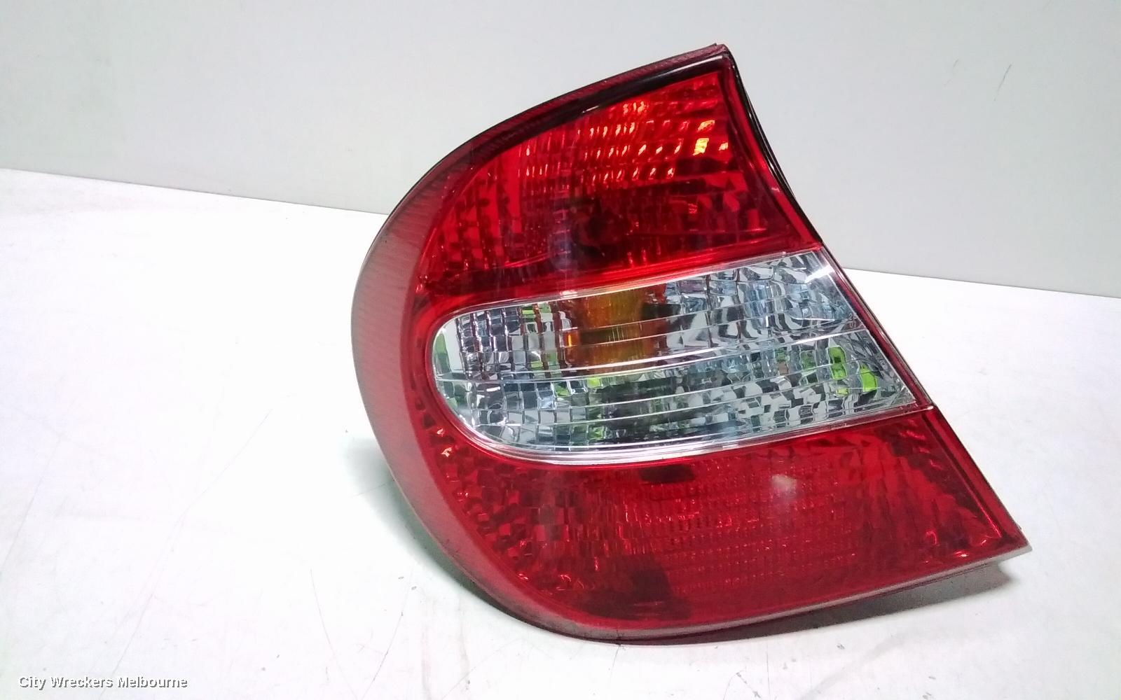 TOYOTA CAMRY LEFT TAILLIGHT, SK36, REVERSE LAMP IN CENTRE, 08/2002 - 09/2004 - Image 3