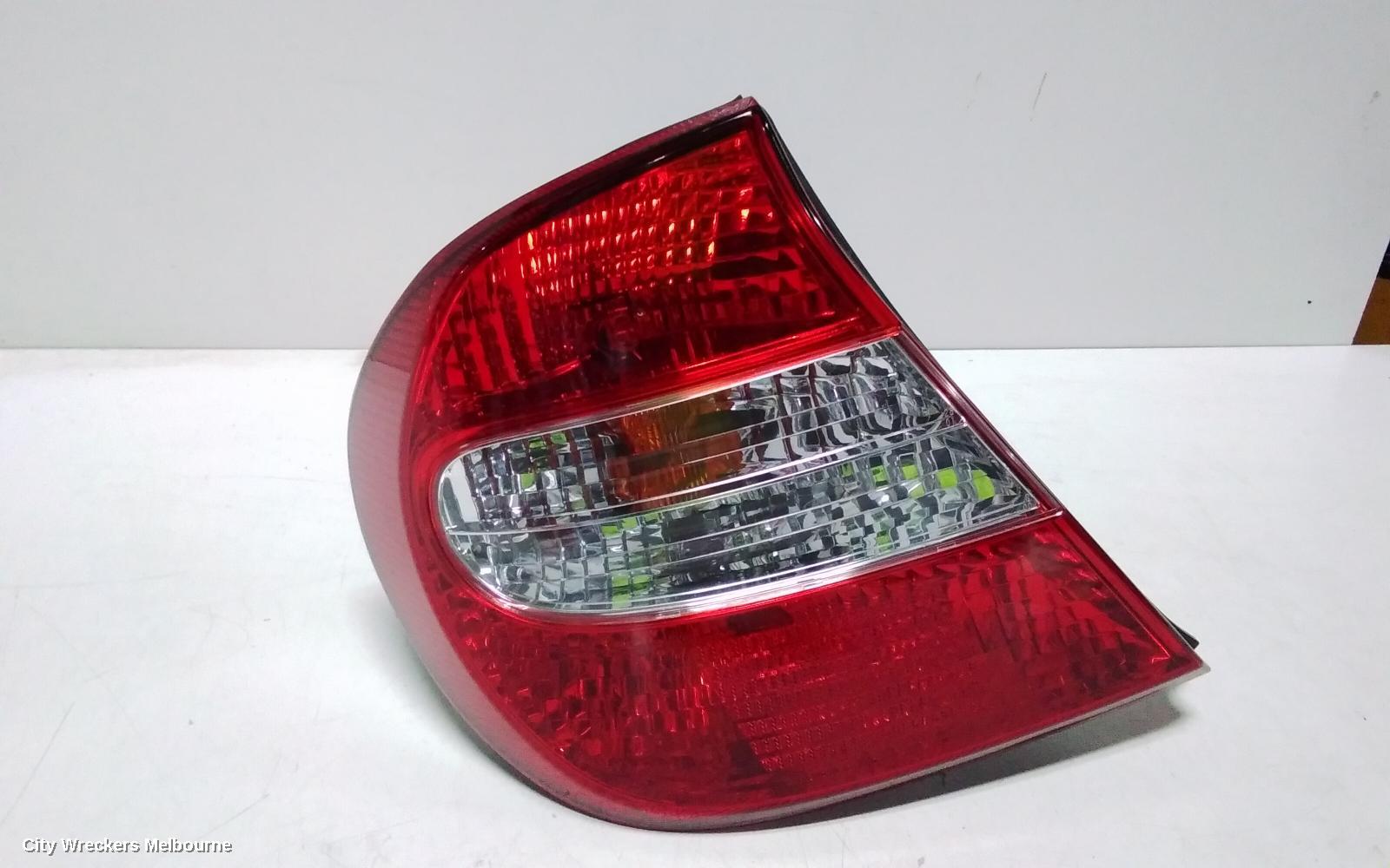 TOYOTA CAMRY LEFT TAILLIGHT, SK36, REVERSE LAMP IN CENTRE, 08/2002 - 09/2004 - Image 2