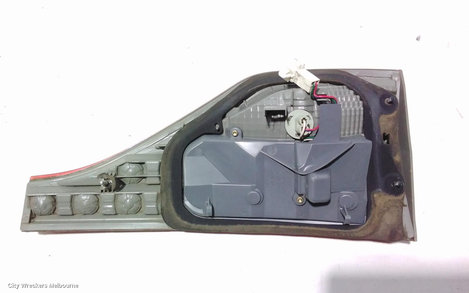 TOYOTA TARAGO REAR GARNISH, TAILGATE LAMP (RH SIDE), ACR50R, 03/2006 - 12/2008 - Image 3