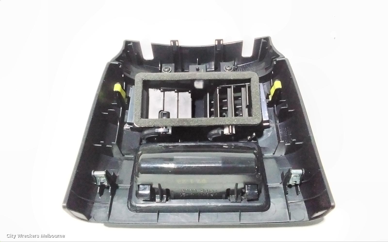 LEXUS IS250/IS250C, GSE20R 11/2005 - 07/2013, CONSOL AIRENT: 91444 - Image 3