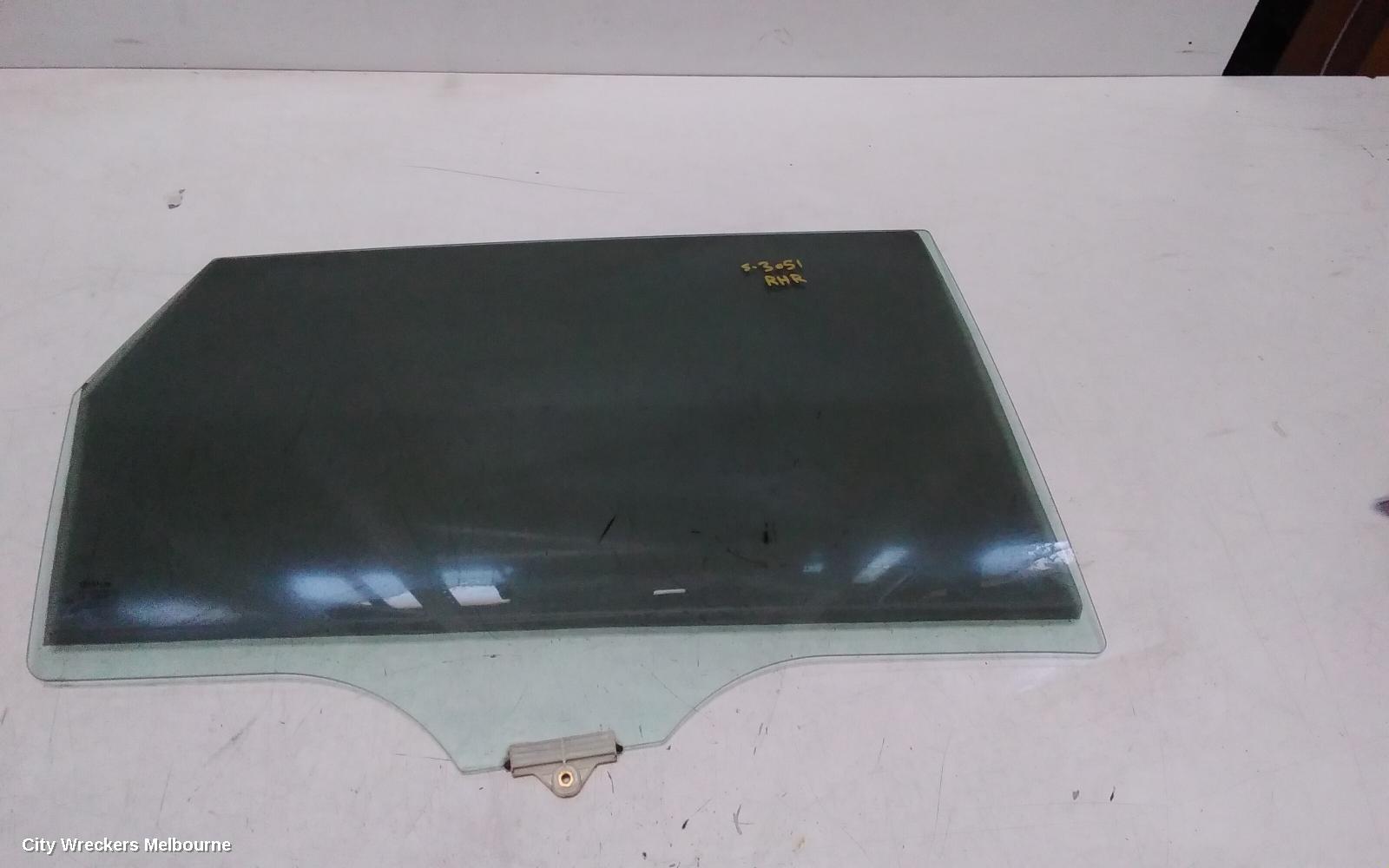 KIA SORENTO RIGHT REAR DOOR WINDOW, UM, 03/2015 - 02/2020 - Image 1