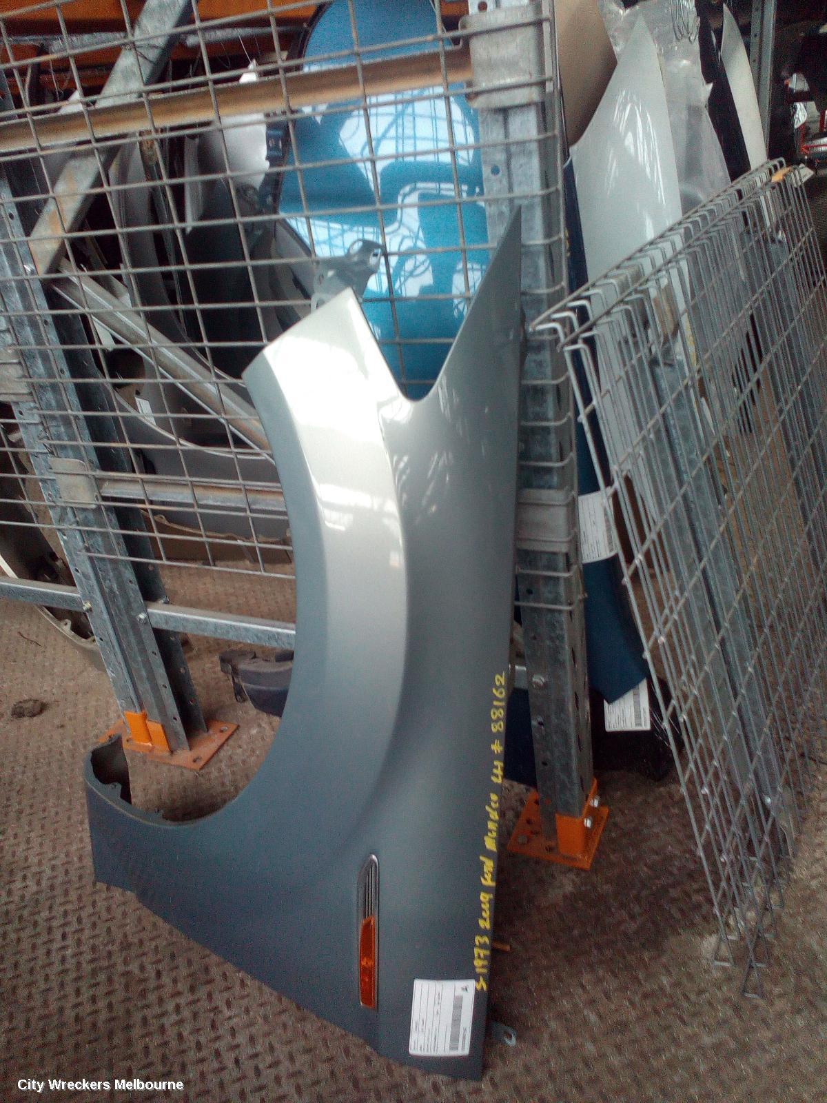 FORD MONDEO LEFT GUARD, MA-MC, 10/2007 - 12/2014 - Image 1