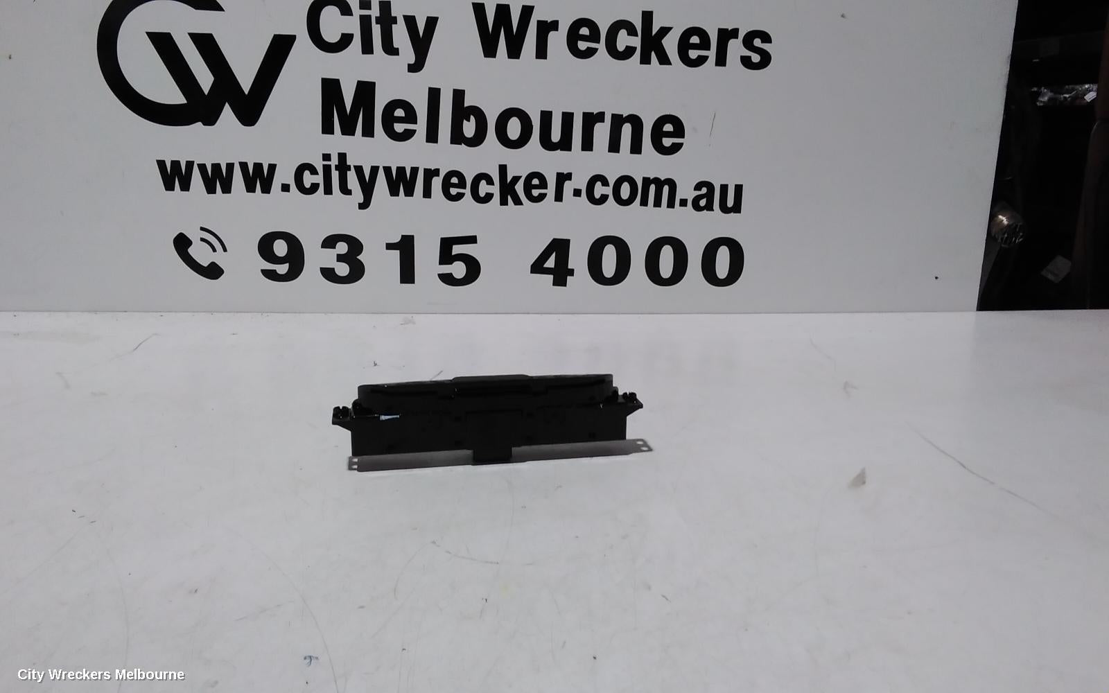 HYUNDAI I30, PD, HATCH, 03/2017 ONWARDS, LOCK SWITCH IN THE CENTER: 100582 - Image 1