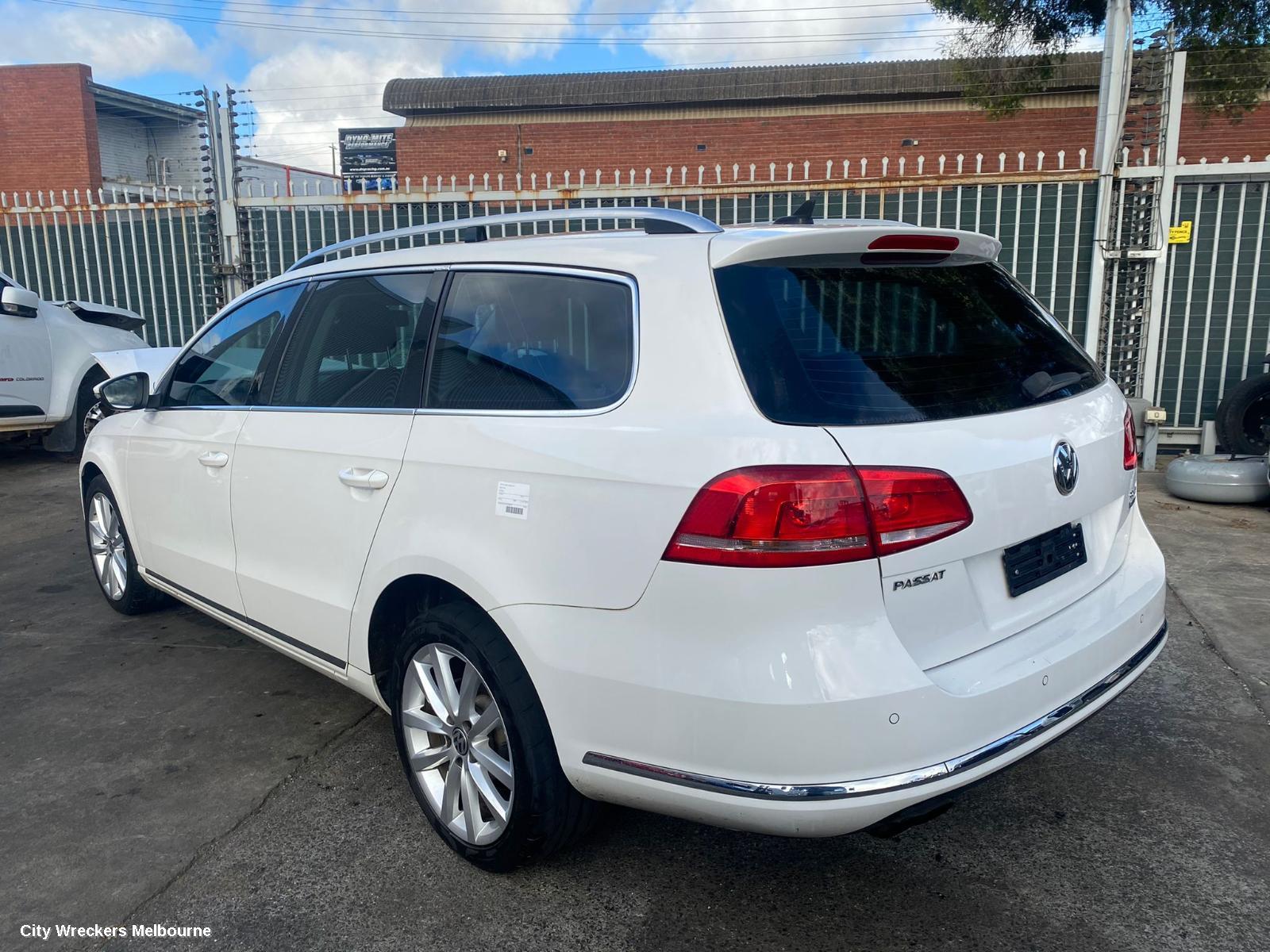 VOLKSWAGEN PASSAT LEFT FRONT DOOR, 3C/MK6 B7, ALLTRACK/SEDAN/WAGON, 09/2010 - 05/2015 - Image 3