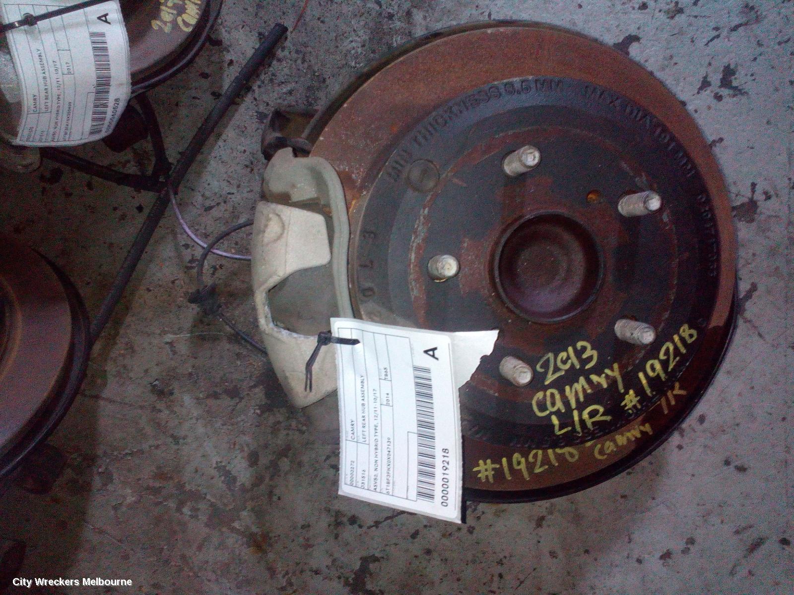 TOYOTA CAMRY LEFT REAR HUB ASSEMBLY, ASV50, NON HYBRID TYPE, 12/2011 - 10/2017 - Image 1