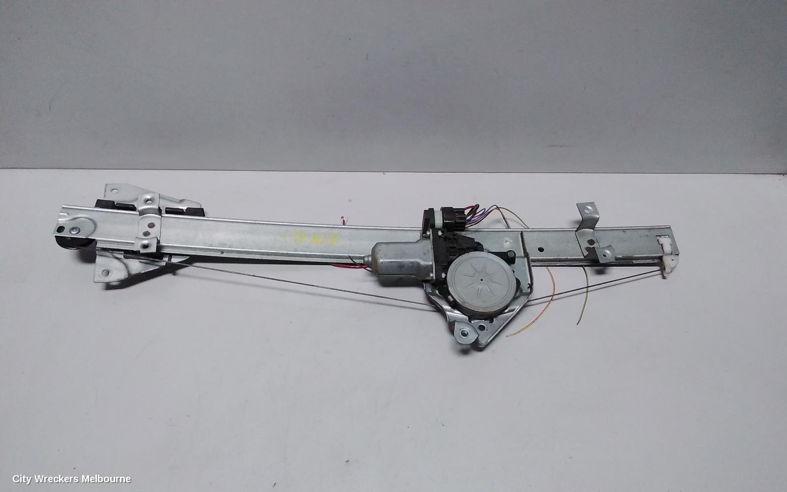 MITSUBISHI PAJERO RIGHT FRONT WINDOW REG/MOTOR, NS-NW, 5DR WAGON, 11/2006 ONWARDS - Image 2