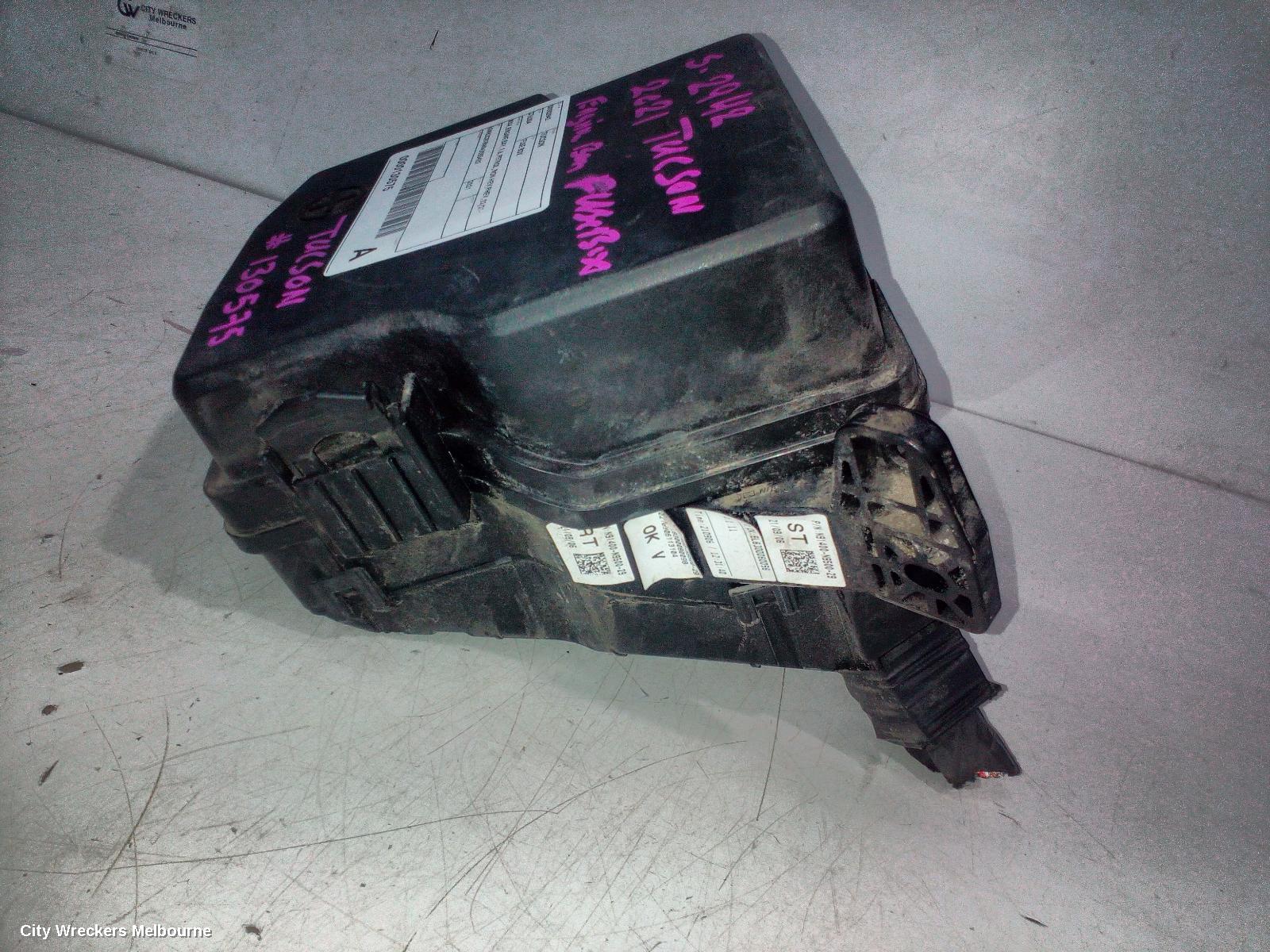 HYUNDAI TUCSON FUSE BOX, NX4, ENGINE BAY, 1.6, PETROL, NON HEV/PHEV, 02/2021 ONWARDS - Image 2