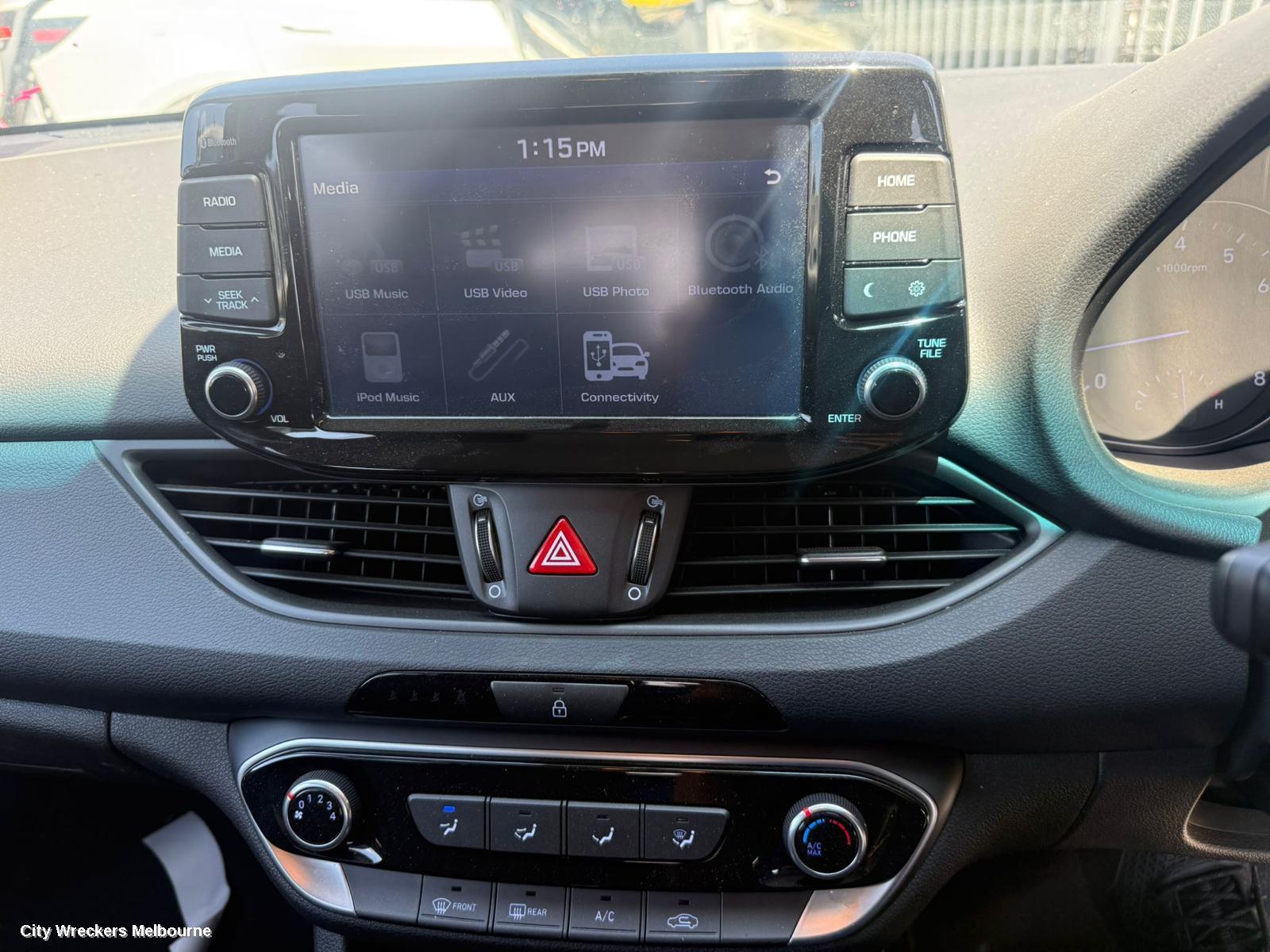 HYUNDAI I30 RADIO/CD/DVD/SAT/TV, HEAD UNIT, W/ DISPLAY UNIT, 8IN TOUCHSCREEN, NON SAT NAV/STANDARD AUDIO TYPE, PD, HATCH (S. KOREA VIN KMHH), 03/2017 - 07/2020 - Image 2