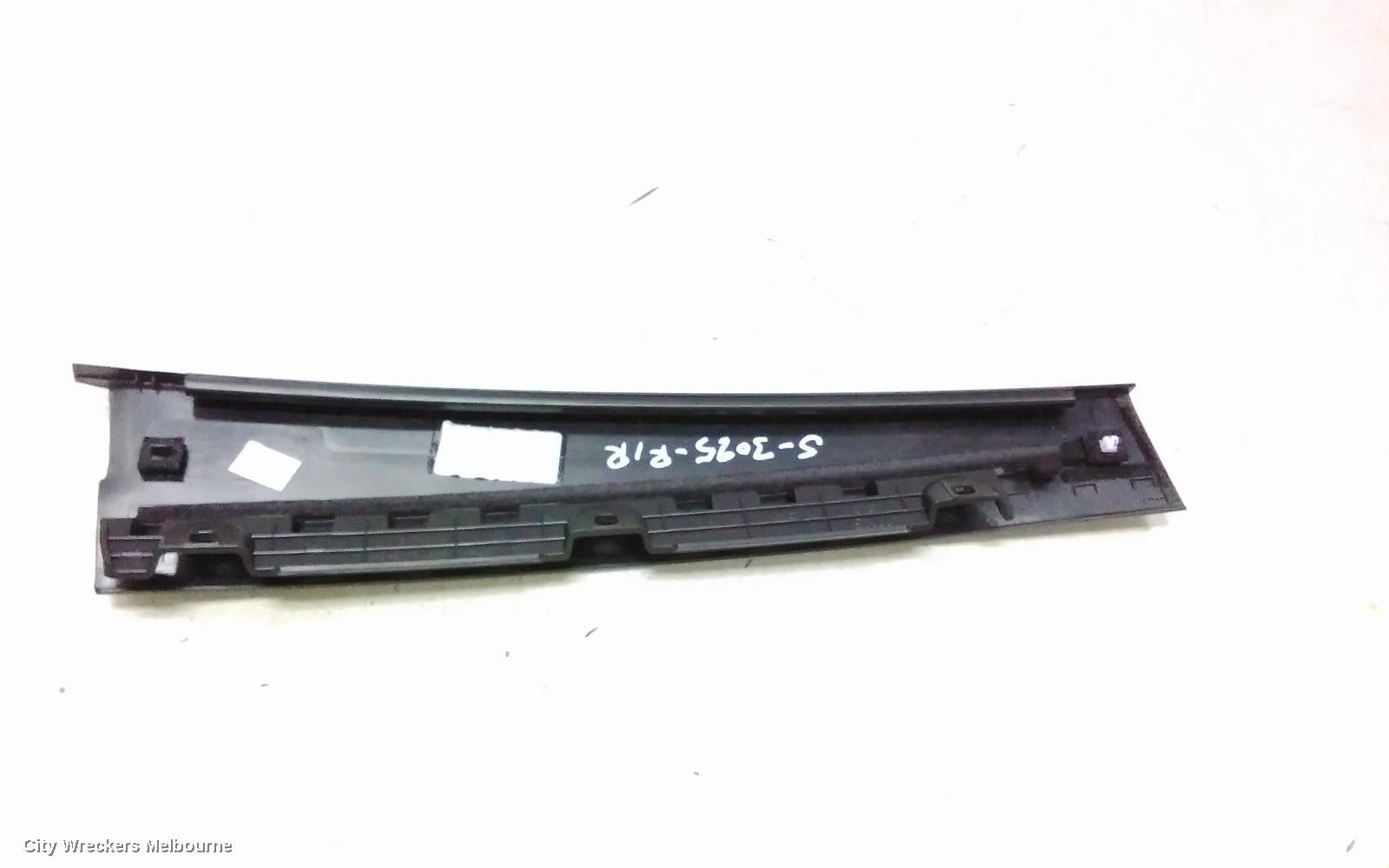 HYUNDAI SANTA FE DOOR MOULD, RHR: 137238, MX5, RH REAR, HIGH GLOSS BLACK, 11/2023 ONWARDS - Image 3
