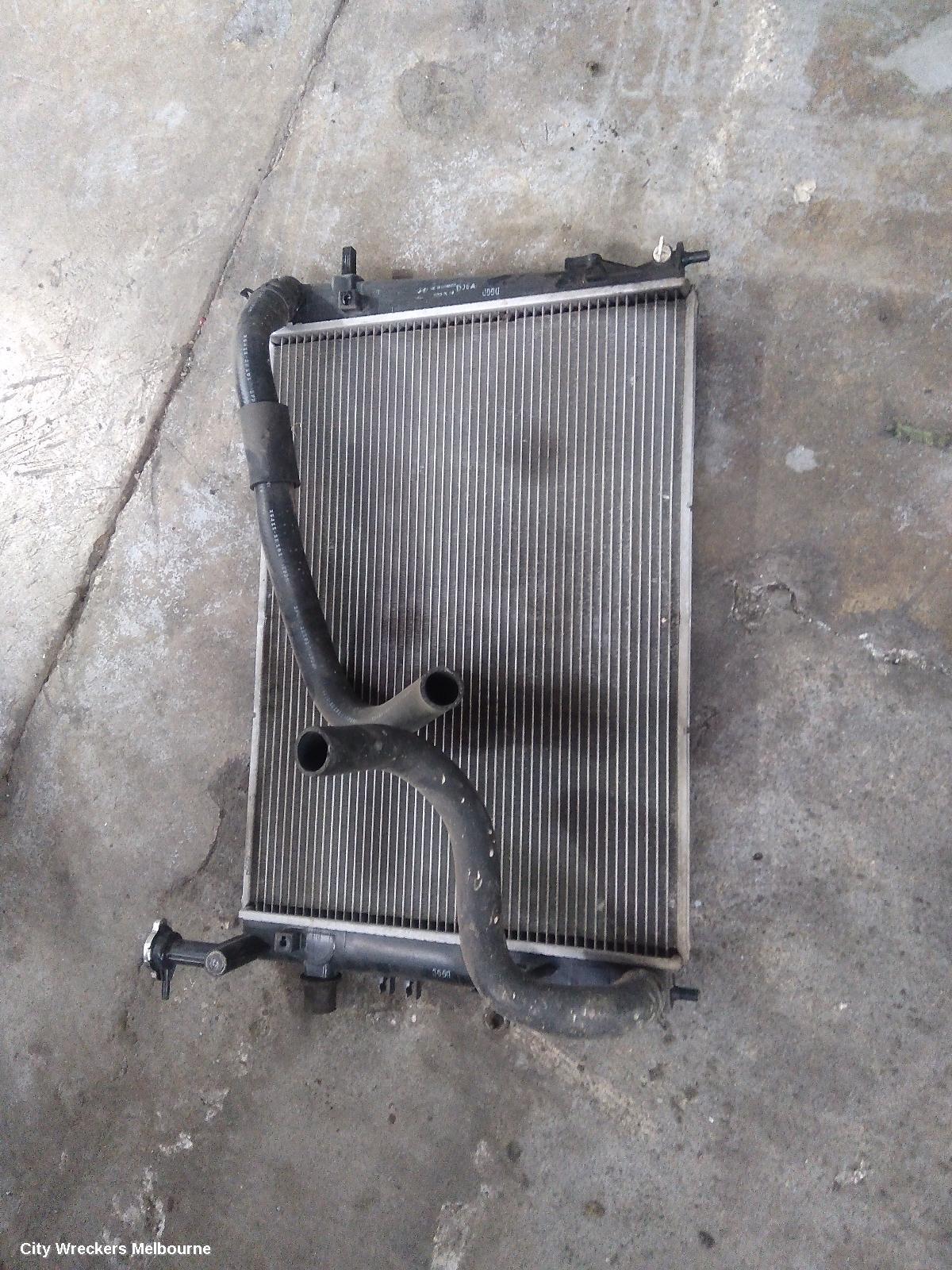 HYUNDAI TUCSON RADIATOR, MANUAL T/M, 2.0, PETROL, DCC TYPE, 08/2004 - 01/2010 - Image 2
