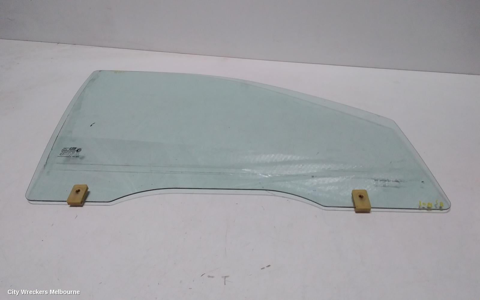HYUNDAI SANTA FE RIGHT FRONT DOOR WINDOW, SM WAGON 11/2000 - 11/2005 - Image 1