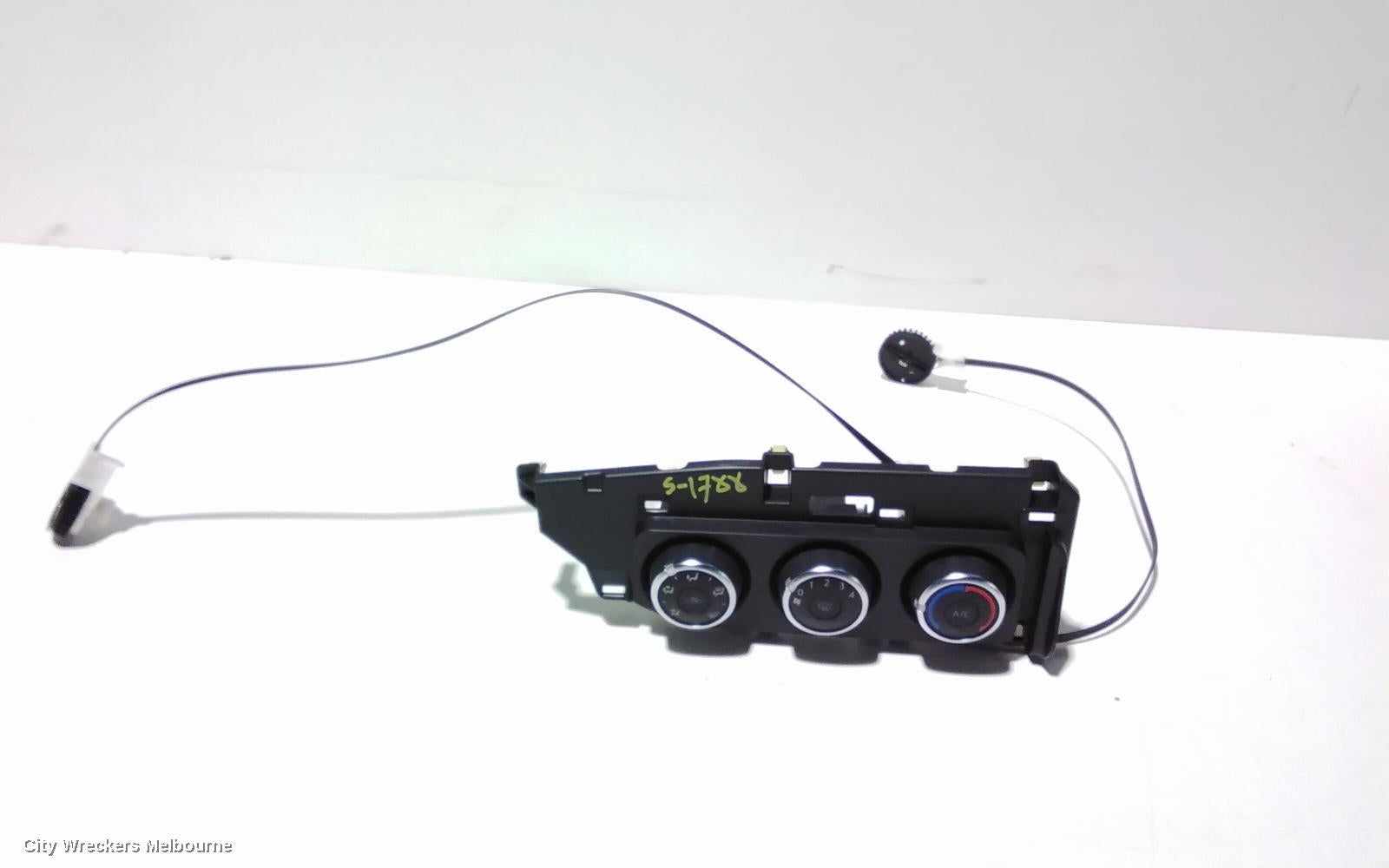 TOYOTA COROLLA HEATER/AC CONTROLS, ZRE182R, STANDARD TYPE, 10/2012 - 06/2018 - Image 1