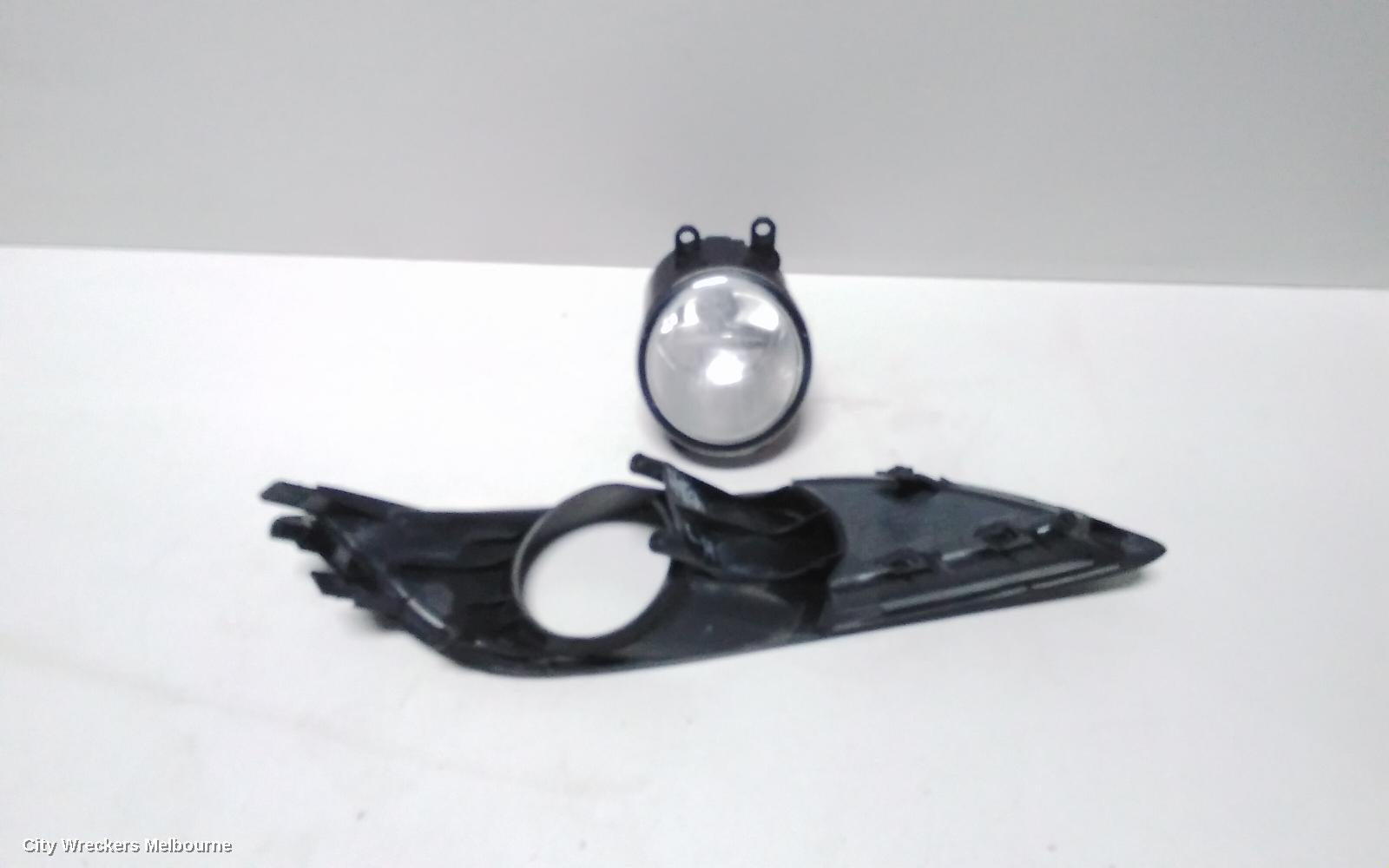 TOYOTA COROLLA LEFT INDICATOR/FOG/SIDE, BUMPER FOGLAMP COVER, ZZE122, HATCH, 04/2004 - 06/2007 - Image 3