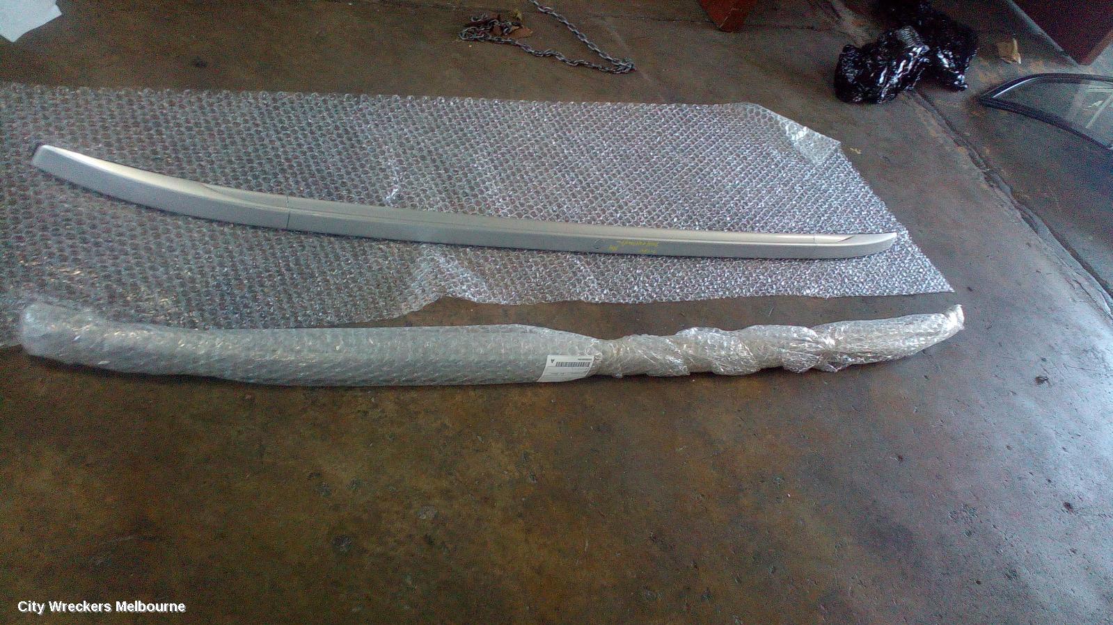 MITSUBISHI OUTLANDER ROOF RAIL - Image 3