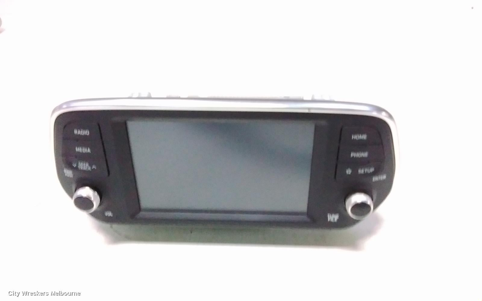 HYUNDAI SANTA FE RADIO/CD/DVD/SAT/TV, HEAD UNIT, W/ DISPLAY UNIT, 8IN TOUCH SCREEN, NON SAT NAV TYPE, TM, 03/2018 - 10/2023 - Image 2