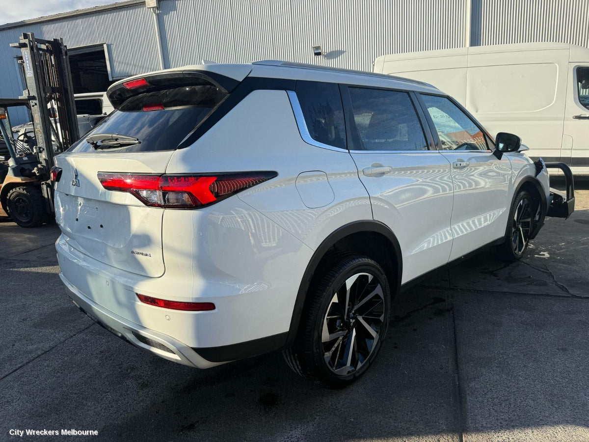 MITSUBISHI OUTLANDER COURTESY LIGHT, ZM, 08/2021 ONWARDS - Image 1