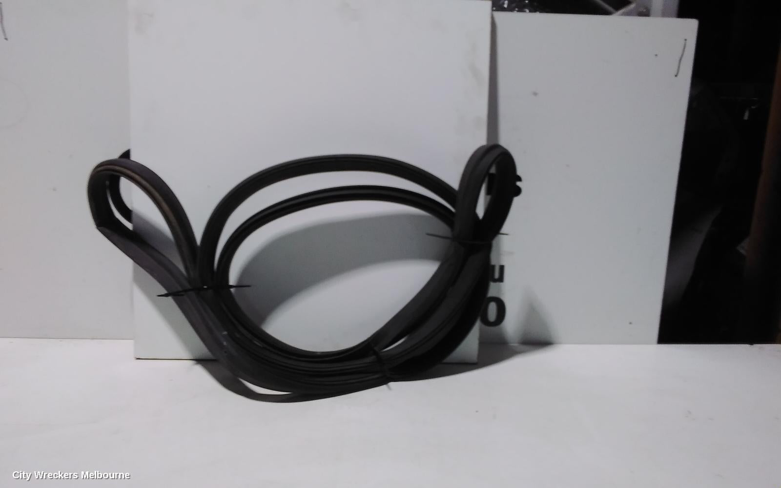 VOLKSWAGEN CADDY DOOR MOULD, RHR SLIDING DOOR SEAL: 102324, 2K MY11 12/2010 - 11/2015 - Image 3