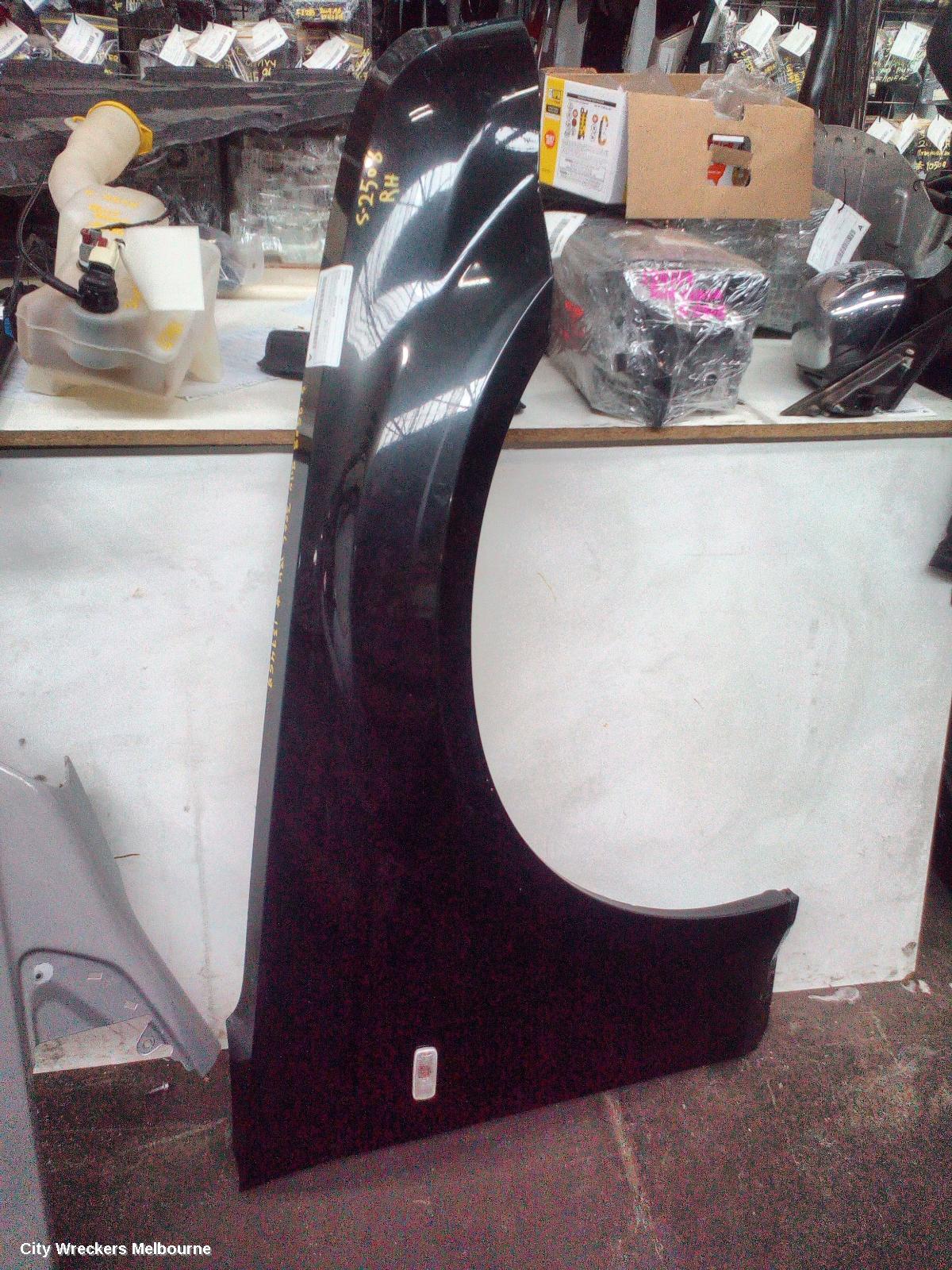 CHRYSLER 300C RIGHT GUARD, STANDARD TYPE, 11/2005 - 12/2011 - Image 1