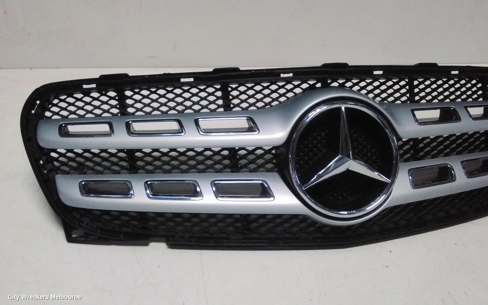 MERCEDES GLA CLASS GRILLE, RADIATOR GRILLE, X156, NON AMG, 03/2017 - 01/2020 - Image 3