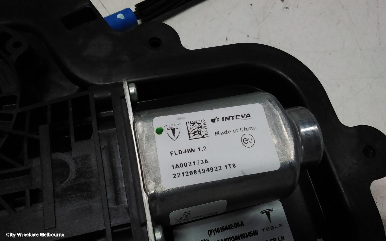 TESLA MODEL 3 LEFT FRONT WINDOW REG/MOTOR, 1ST GEN, 06/2019 ONWARDS - Image 3