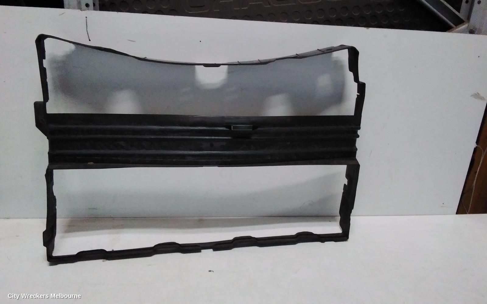 LAND ROVER DISCOVERY SPORT, L550, 01/2015 ONWARDS, PLASTIC AROUN RADIATO: 140231 - Image 2