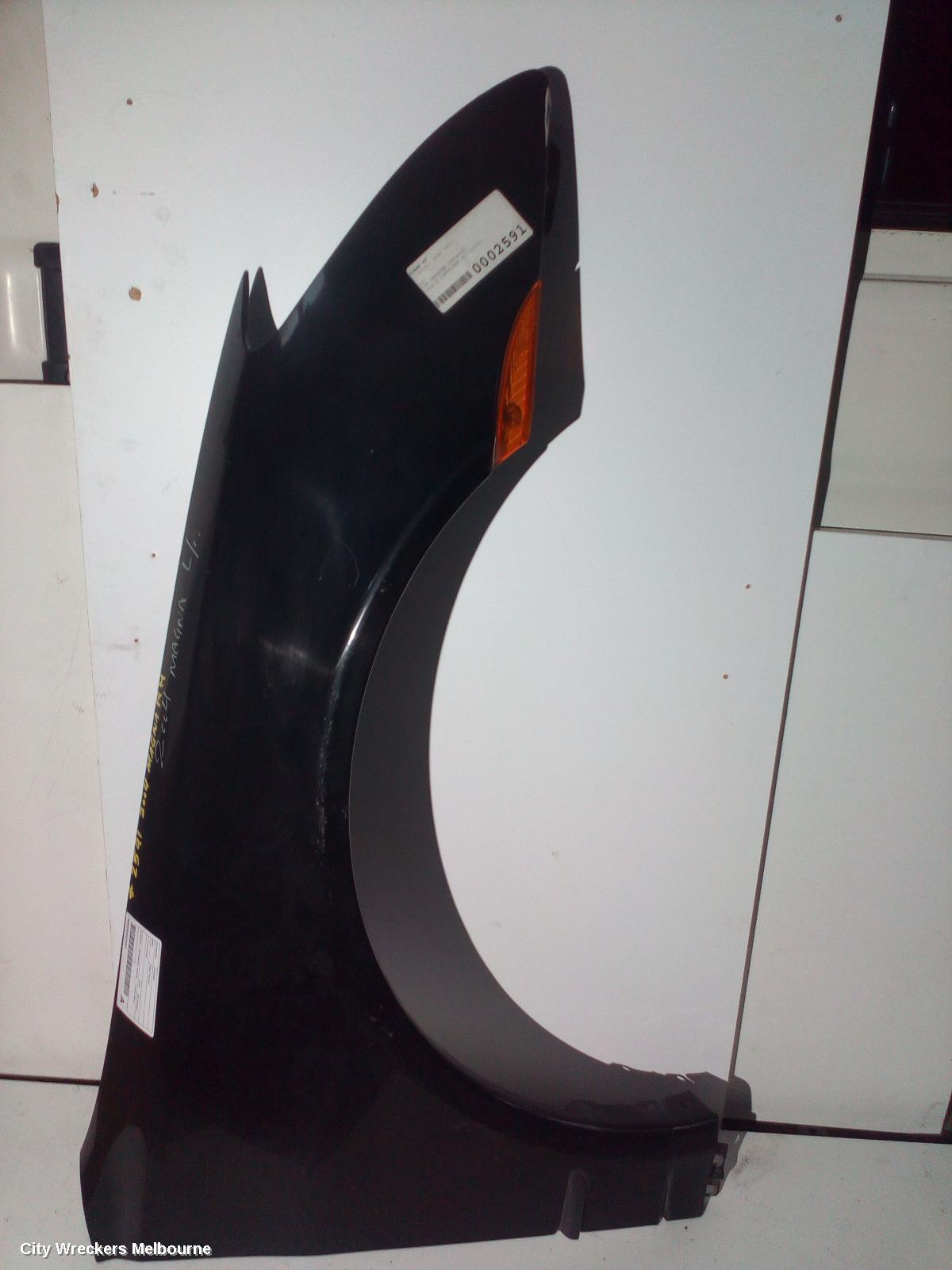 MITSUBISHI MAGNA RIGHT GUARD, TL 06/2003 - 08/2005 - Image 1