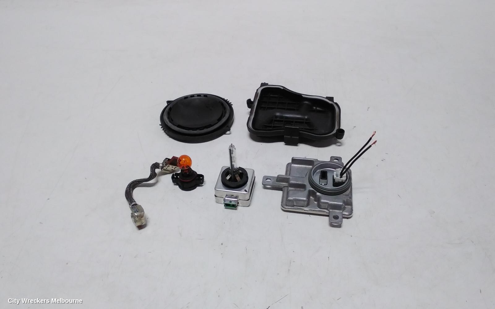 AUDI A1 RIGHT HEADLAMP, 8X, A1, XENON TYPE, 12/2010 - 12/2014 - Image 1