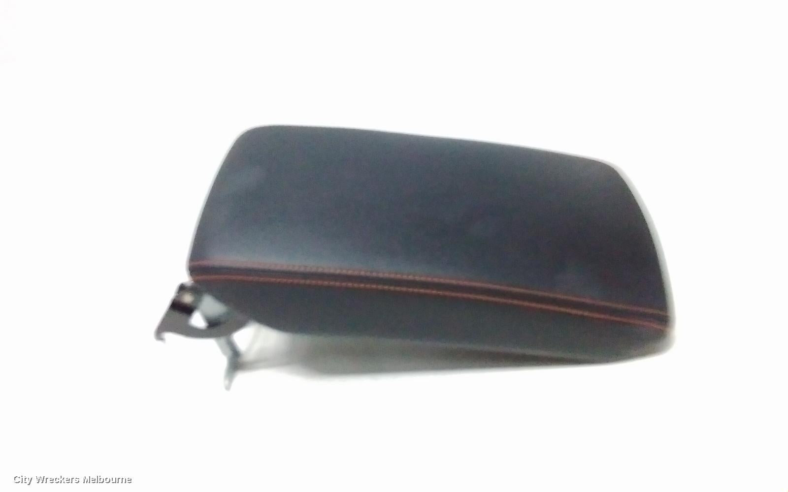 SUBARU XV CONSOLE, G5X, CENTRE CONSOLE LID ONLY, LEATHER TYPE, 03/2017 - 06/2023 - Image 3