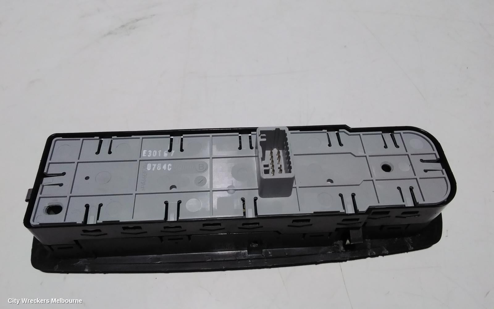 RENAULT MEGANE PWR DR WIND SWITCH, RH FRONT (MASTER SWITCH), X32/B95, 5DR HATCH, P/N 809610007R, (NON FOLDING MIRRORS TYPE), 09/2010 - 05/2016 - Image 3