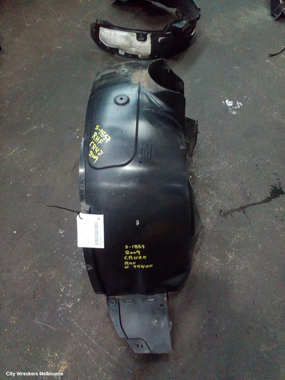HOLDEN CRUZE RIGHT GUARD LINER, FRONT, JG, 03/2009 - 02/2011 - Image 3