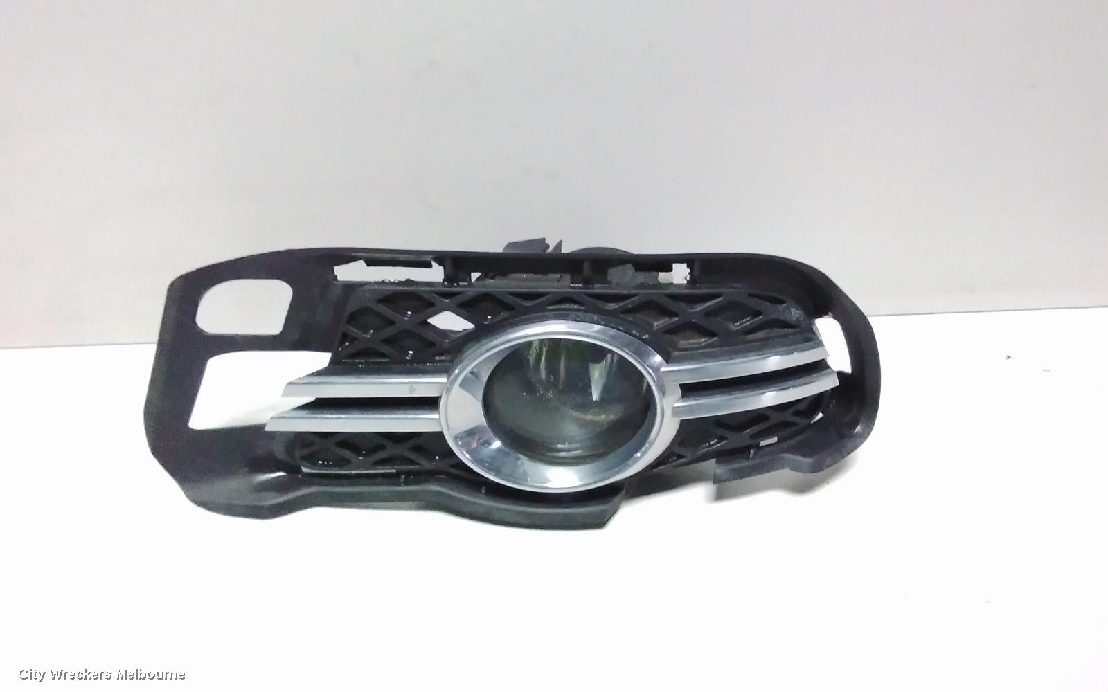 MERCEDES C CLASS LEFT INDICATOR/FOG/SIDE, BUMPER FOGLAMP, W204/S204, 07/2007 - 04/2011 - Image 2