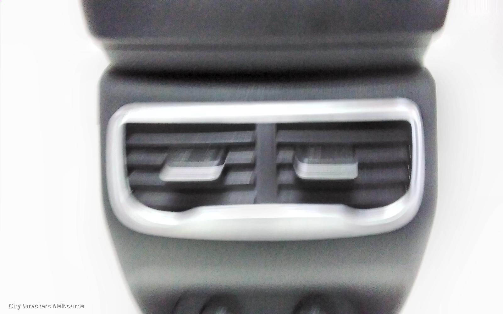 HYUNDAI SANTA FE CONSOLE, AUTO T/M, TM, LEATHER, BLACK, 03/2018 ONWARDS - Image 3