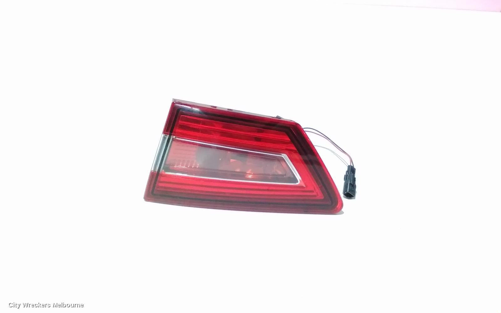 RENAULT CLIO REAR GARNISH, TAILGATE LAMP (RH SIDE), X98, NON LED TYPE, 09/2013 - 10/2019 - Image 2