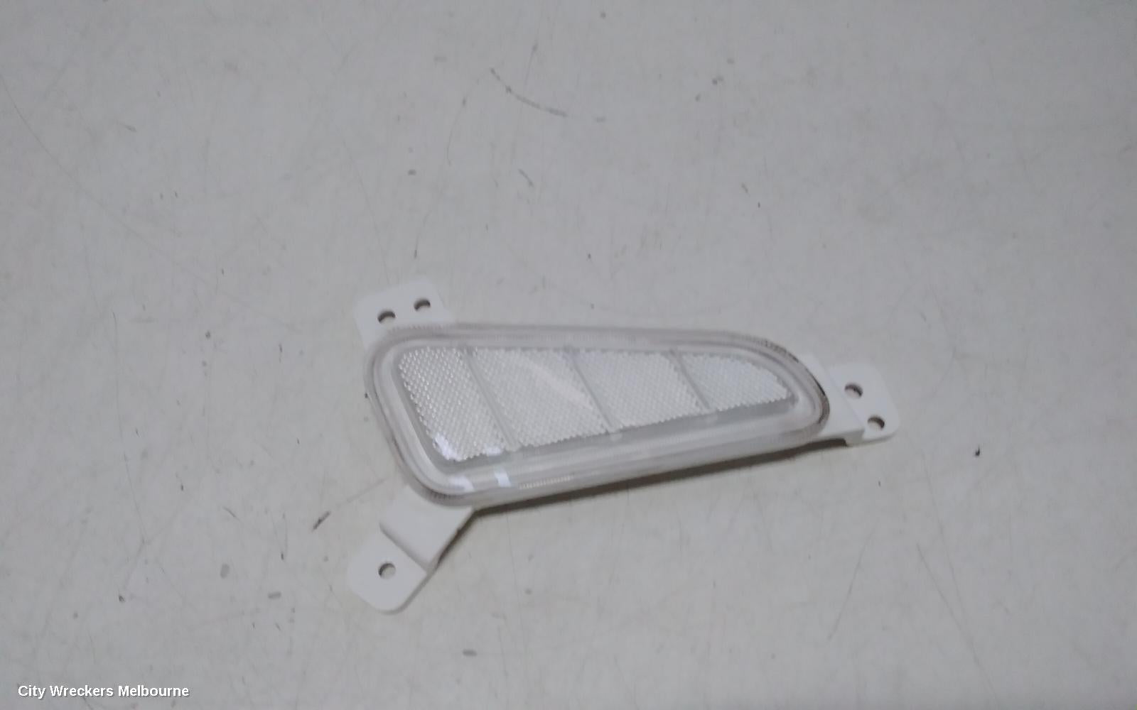 HYUNDAI KONA, OS, 09/2017 - 07/2023, BAR REFECTOR FRONT ON THE LEFT SIDE : 114384 - Image 1
