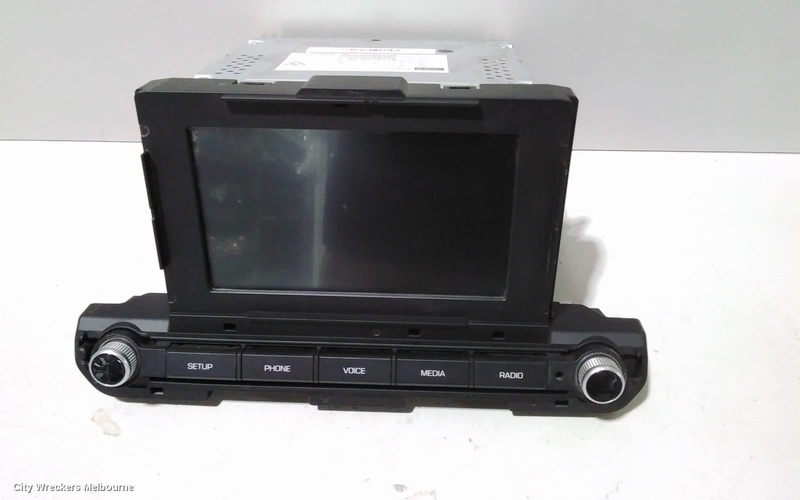 HYUNDAI ELANTRA RADIO/CD/DVD/SAT/TV, DISPLAY & CONTROL UNIT, 7IN NON SAT NAV TYPE, AD, 12/2015 - 09/2018 - Image 2