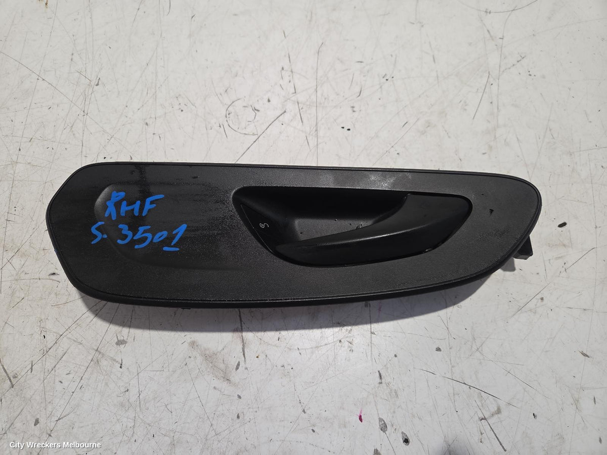 MERCEDES SPRINTER DOOR HANDLE, VS30, RH FRONT, INNER, VAN/CAB CHASSIS, 05/2018 ONWARDS - Image 1