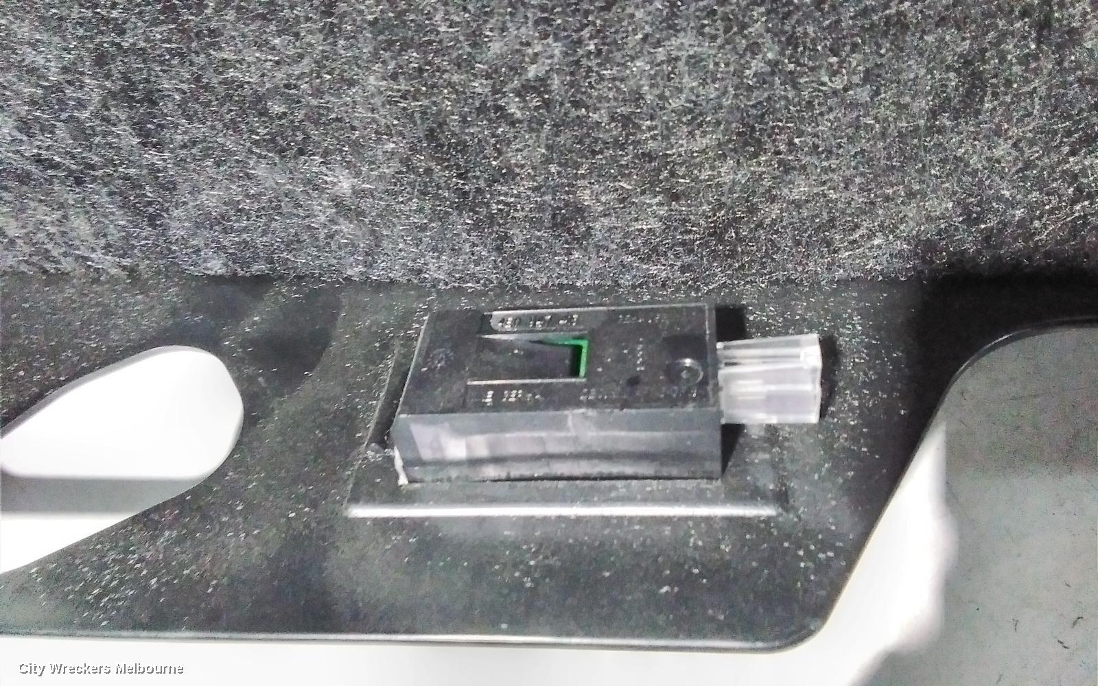 AUDI Q7 GLOVE BOX, 4M, 07/2015 ONWARDS - Image 2
