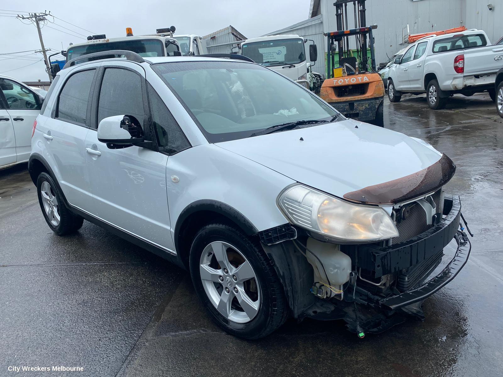 SUZUKI SX4 LEFT FRONT DOOR, SEDAN/HATCH, 02/2007 - 01/2014 - Image 3