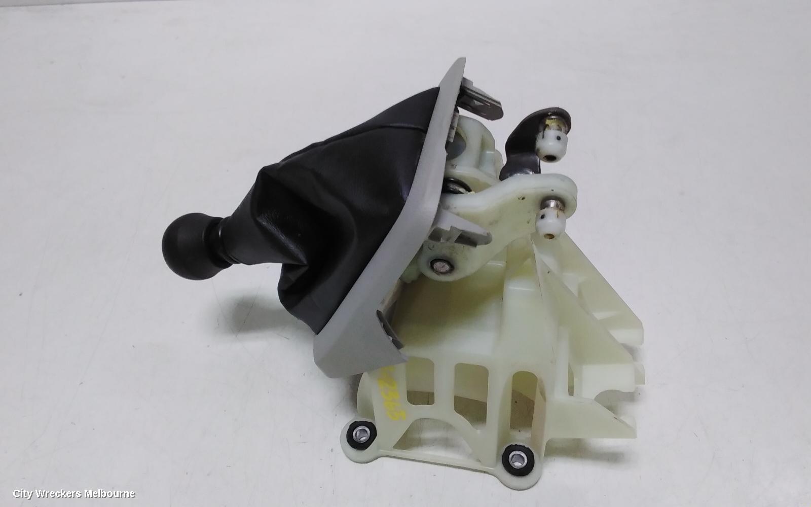 TOYOTA HIACE GEAR STICK/SHIFTER, 300 SERIES, AUTO T/M, 02/2019 ONWARDS - Image 3