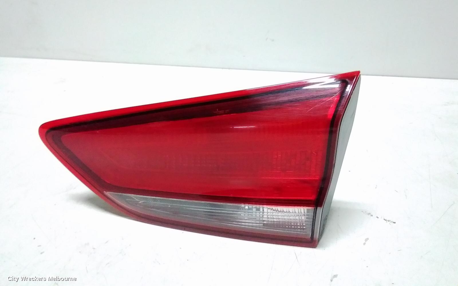 HYUNDAI I30 REAR GARNISH, TAILGATE LAMP (RH SIDE), STANDARD, NON LED TYPE, PD, 03/2017 ONWARDS - Image 2