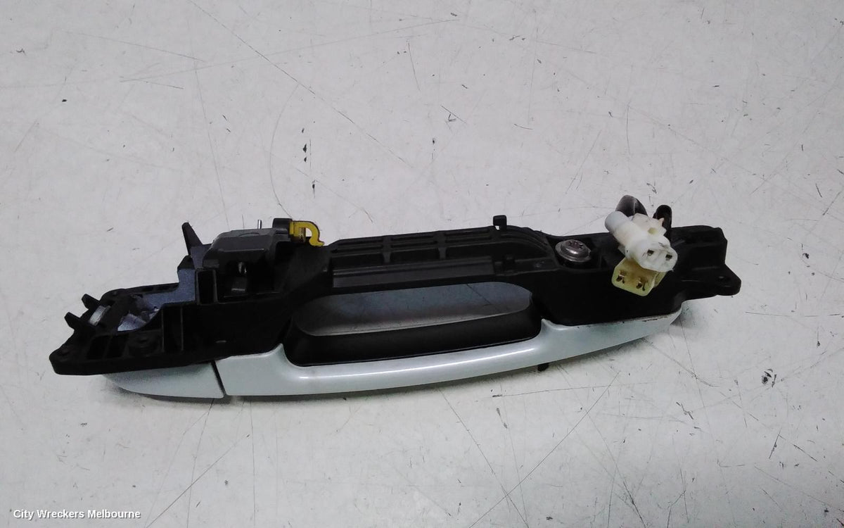 SUZUKI SX4 DOOR HANDLE, OUTER, LH FRONT, SENSOR TYPE, 01/2007 - 01/2014 - Image 3