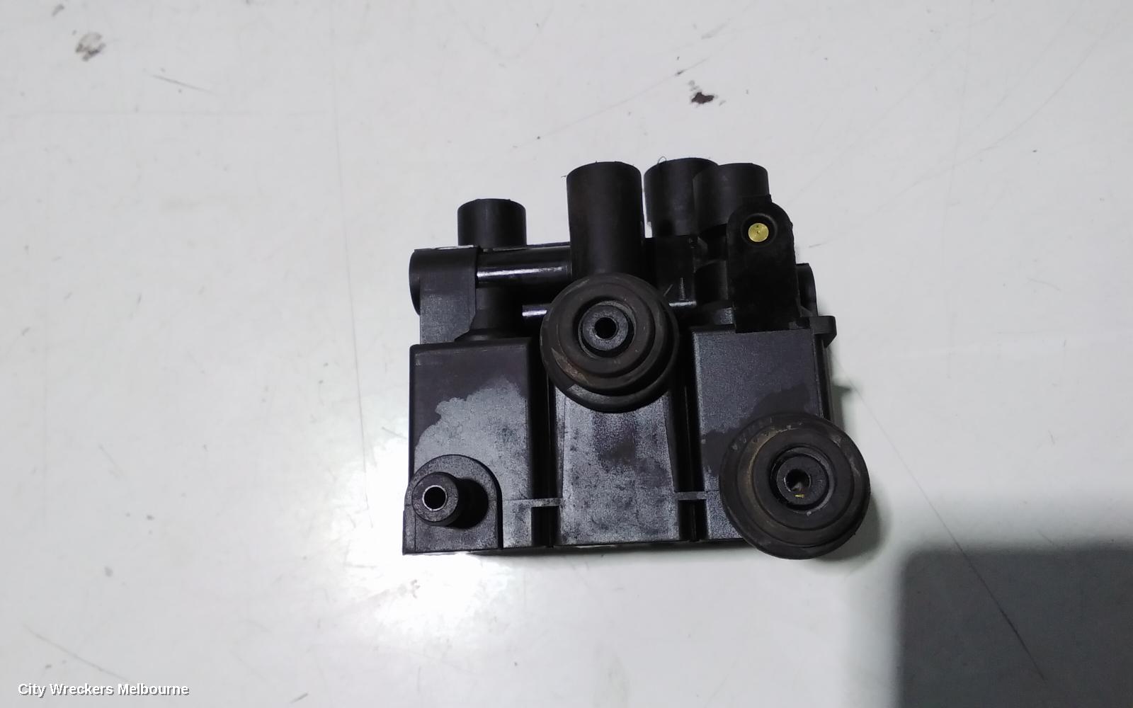 LAND ROVER RANGEROVER SPORT AIR RIDE COMPRESSOR, LEVELLING VALVE BLOCK (REAR), L494, 12/2013 - 05/2018 - Image 3