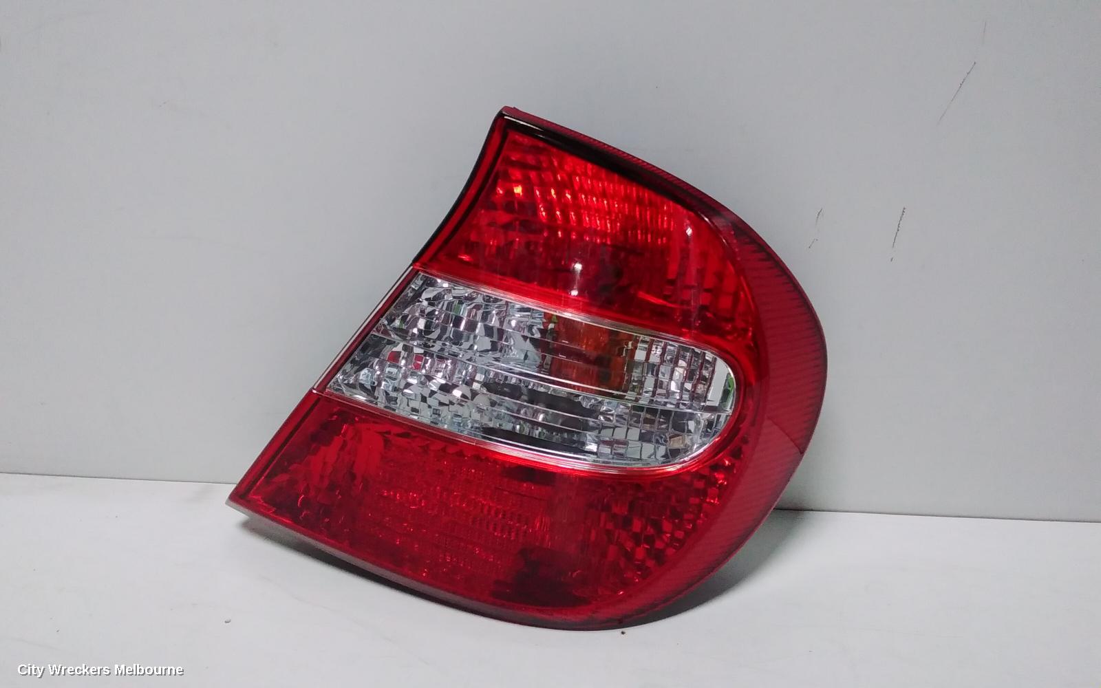 TOYOTA CAMRY RIGHT TAILLIGHT, SK36, REVERSE LAMP IN CENTRE, 08/2002 - 09/2004 - Image 2